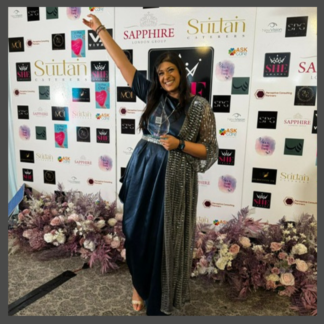 Urvashi Winning Best Podaster at the She Awards 